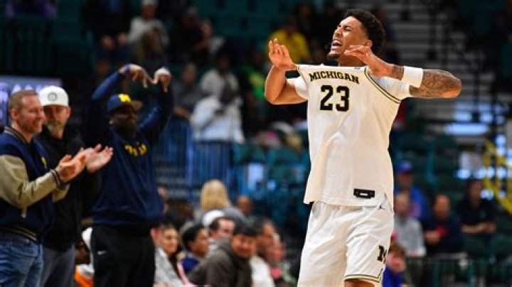 Basketball Showdown: Rose vs Vinyl Championship Game