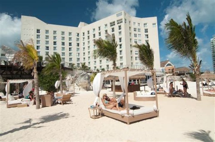 Discover the Ultimate Getaway at Sunset Royal Cancun Hotel