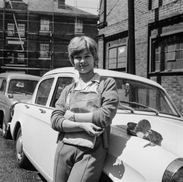 Judi Dench Pics: A Comprehensive Look at the Iconic Actress and Her Memorable Moments