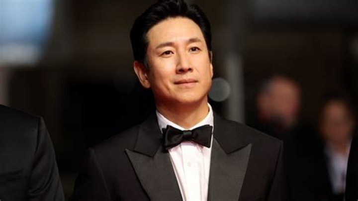 Lee Sung Kyun: A Rising Star in the World of Entertainment