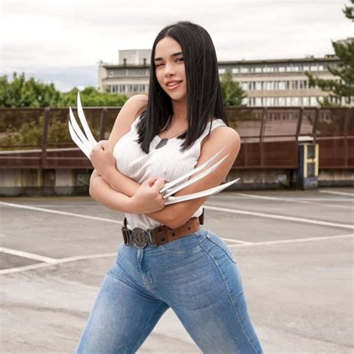 Lela Sohna: The Rising Star in the Music Industry
