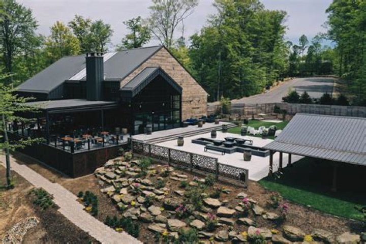 Sapphire Creek Winery: A Premier Destination for Wine Enthusiasts