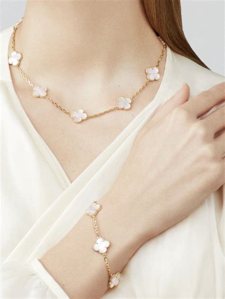 Van Cleef Style Guide: A Comprehensive Exploration of Elegance and Timeless Beauty